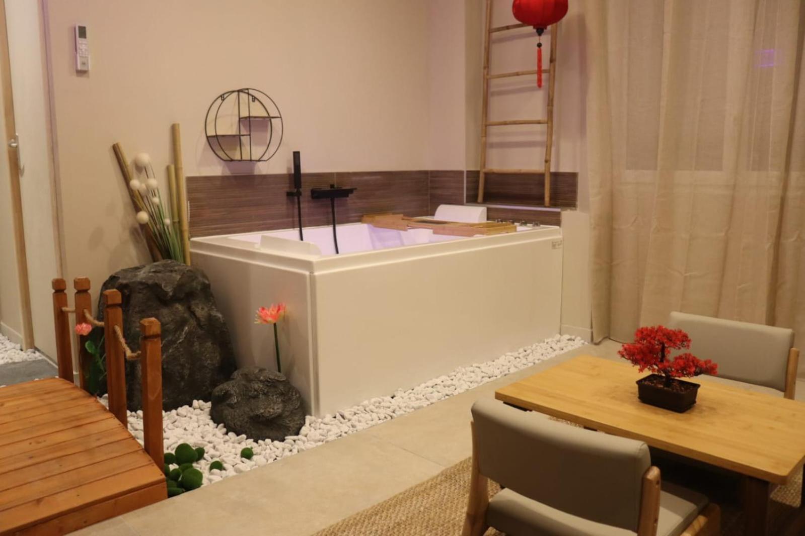 Loveroom Japon Avec Balneotherapie Toulon Eksteriør bilde