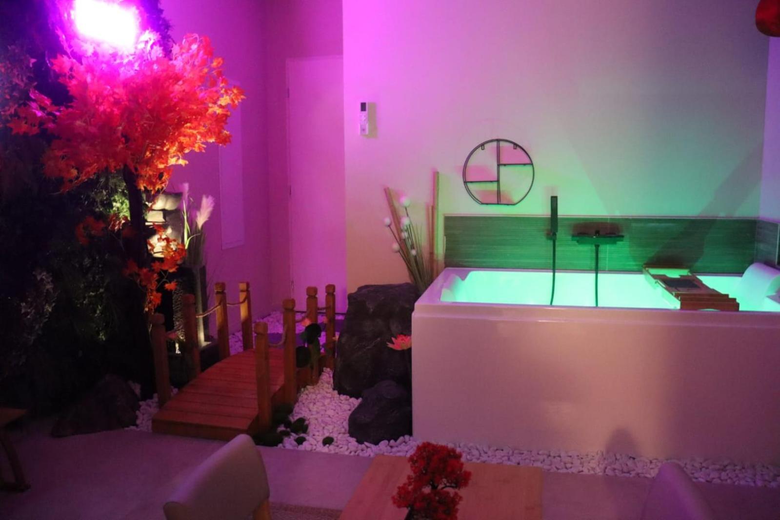 Loveroom Japon Avec Balneotherapie Toulon Eksteriør bilde