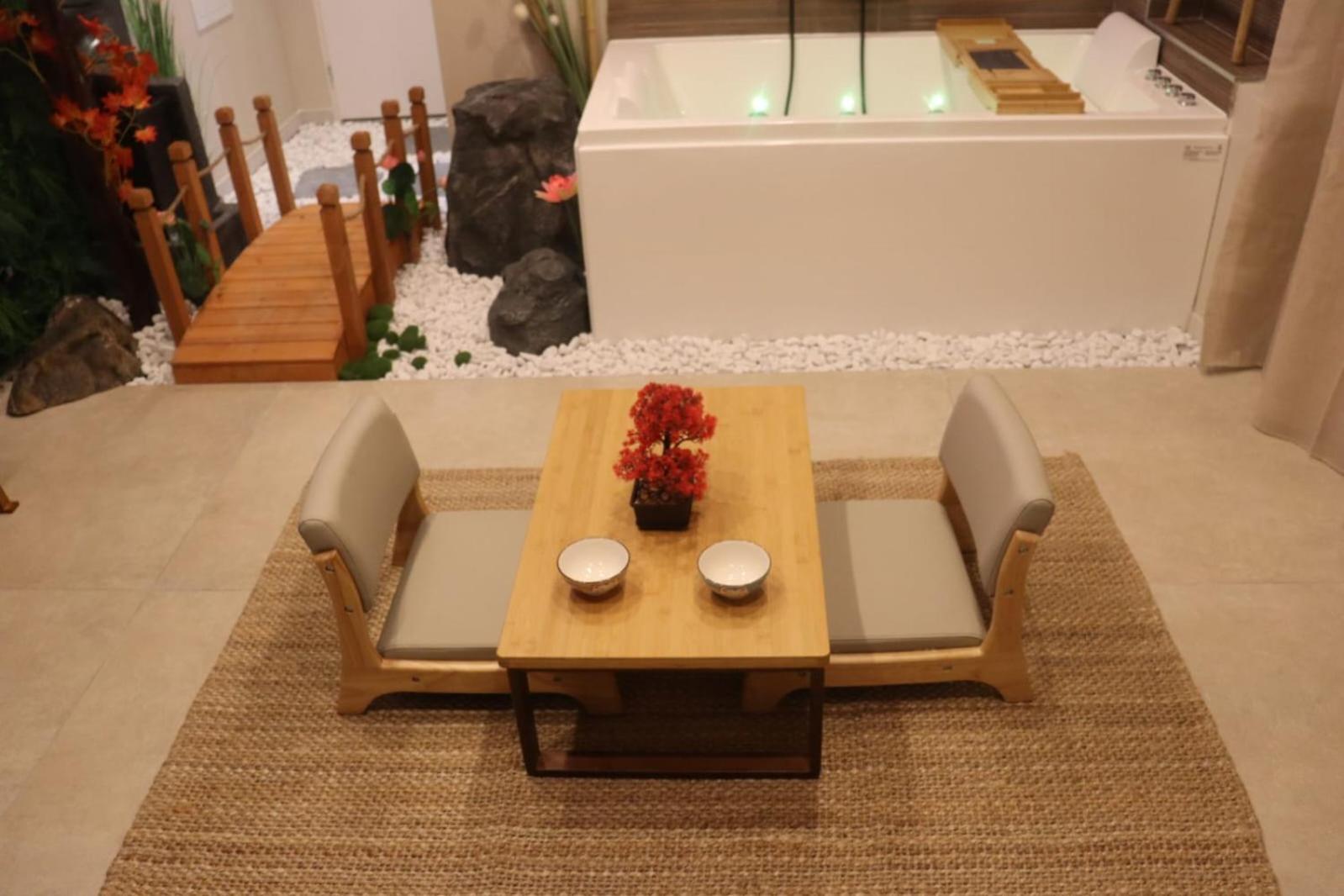 Loveroom Japon Avec Balneotherapie Toulon Eksteriør bilde