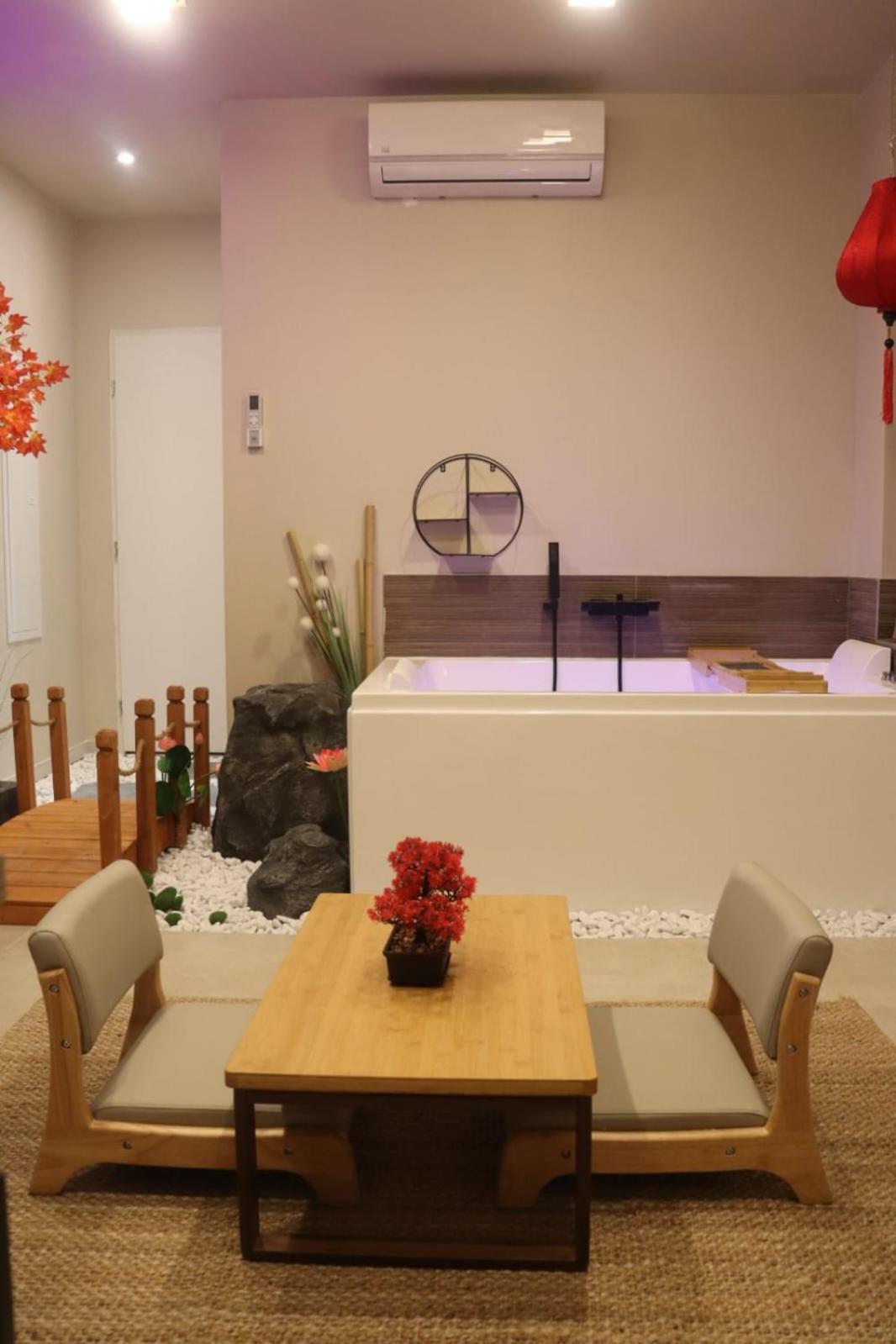 Loveroom Japon Avec Balneotherapie Toulon Eksteriør bilde